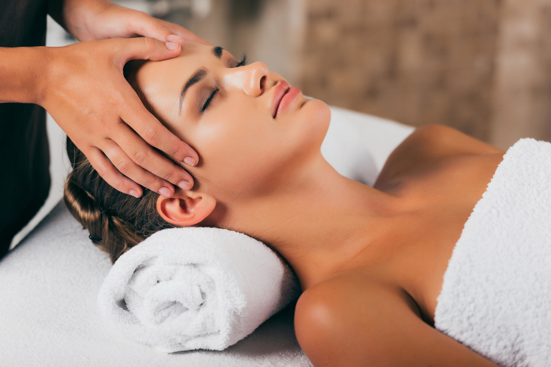 Kopf-Gesicht-Massage