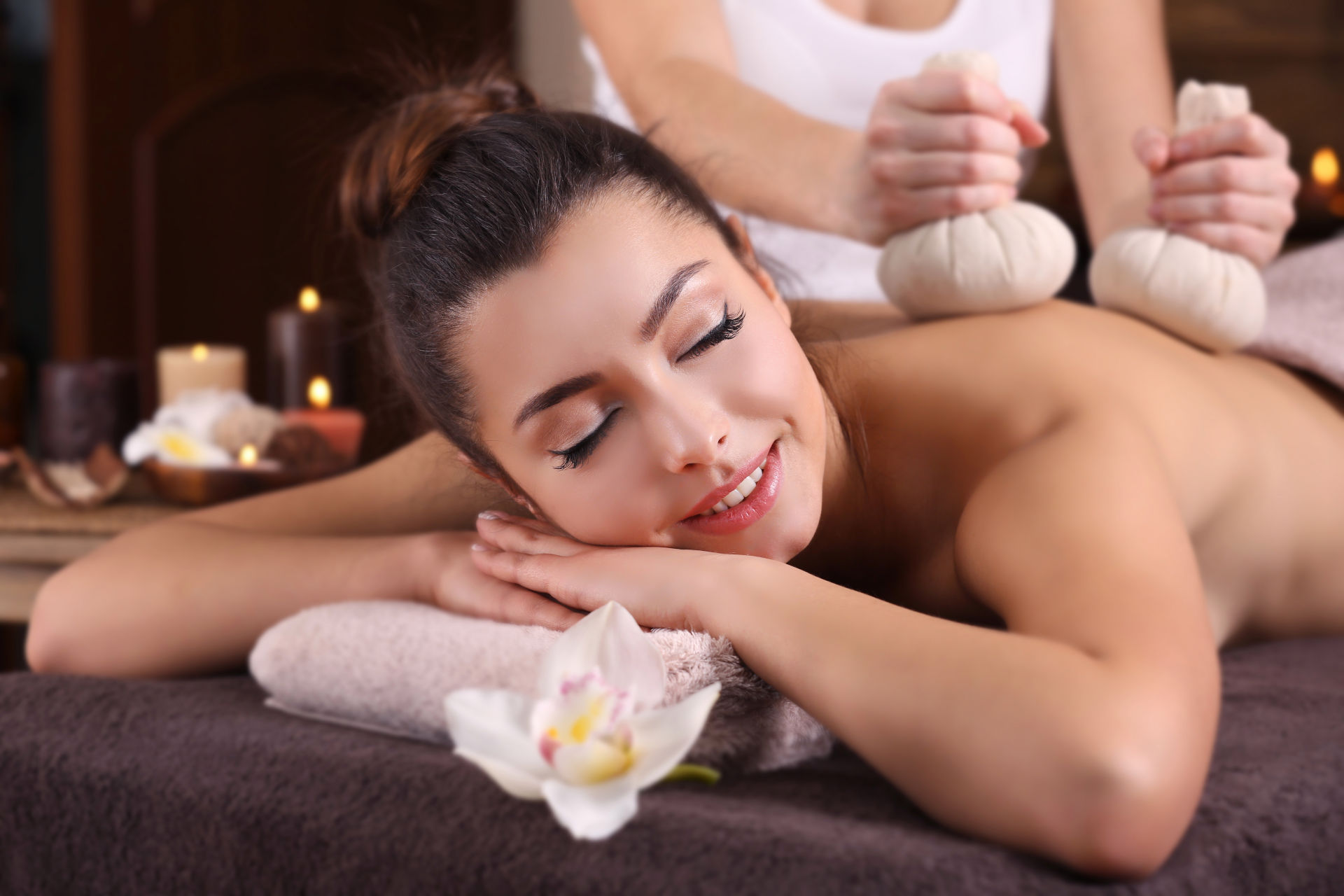 Thai Kräuterstempel Massage